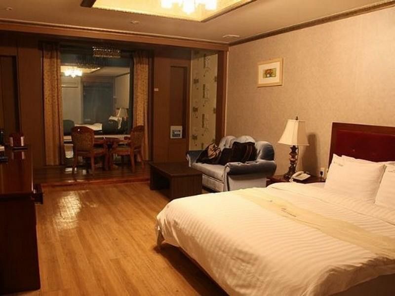 B&Beach Tourist Hotel Yeosu Esterno foto